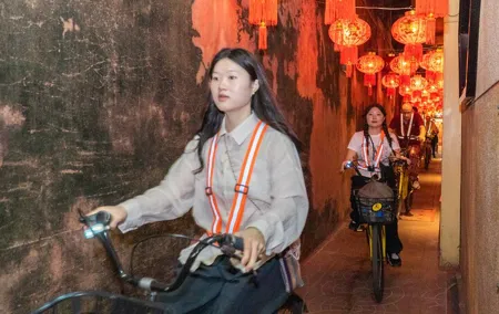 Chinatown and Flower Market Night Cycling Tour in Bangkok