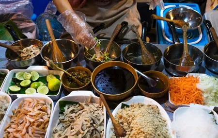 Tasting Thai Street-Food at the Wang Lang Market with your English-speaking Guide