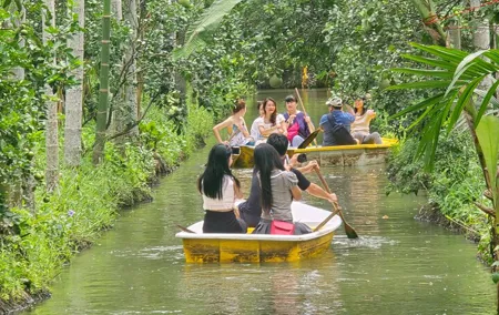 Railway Market, Floating Market and After the Rain Cafe