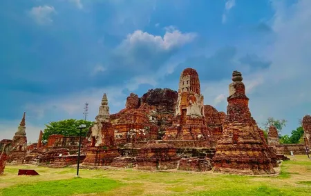 Bangkok Private Car: Ayutthaya Park, Mahathat & Market (8h)