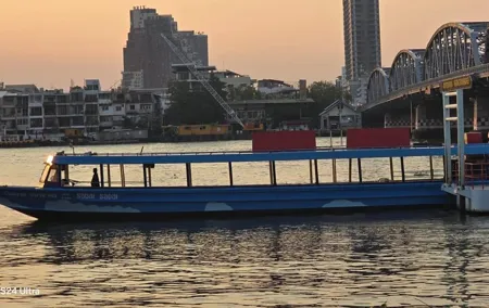 Unique and Scenic Slow Boat Tour from Ayutthaya to Bangkok