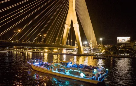 Bangkok: Yodsiam Sightseeing Cruise Snacks & Unlimited Beer