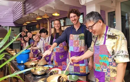 Bangkok Learn Thai Culinary Lessons with Local Market Tour