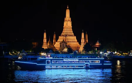 Bangkok: Royal Princess River Dinner Cruise with Live Music