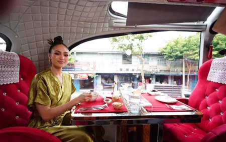 Sightseeing Bus Tour with Michelin Star Menus from Bangkok