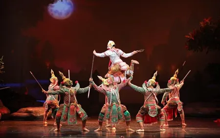 Private tour Bangkok Temple and Thai Classic Masked Show