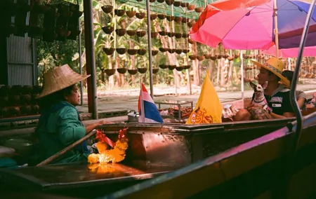 Skip the line Admssion: Ayutthaya Floating Market with Tuk Tuk