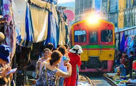 Bangkok 2-Day Tour: Thai Cuisine, Floating, Fun & Train Markets