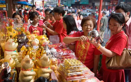 Half Day Bangkok Markets and Golden Buddha Temple Tour