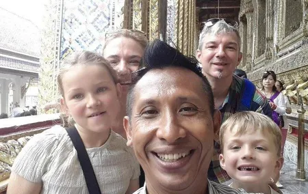 Private Tour Guide Service with Transport(Van) in Bangkok (Multi Languages)