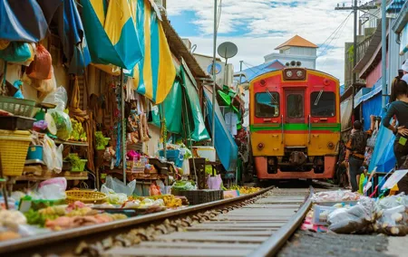 Bangkok Private Tour to Maeklong & Damnoen Saduak Markets