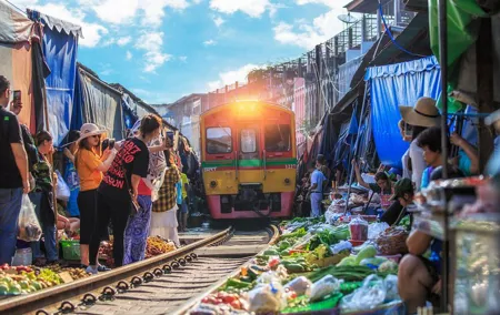 Damnoen Floating Market & Optional Erawan Water Waterfall Tour
