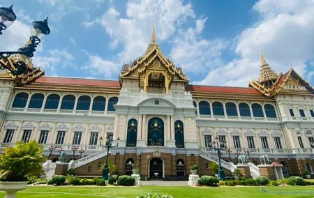 Sala Chalermkrung Theatre Tour with Shared Transportation