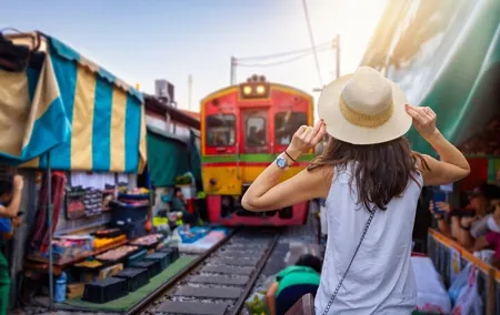 Private Guided Tour to Mae Klong Train Market & Floating Market