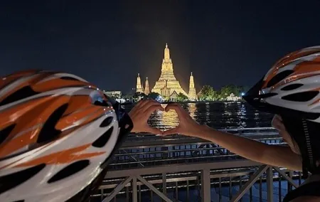 Bangkok Night E-Bike Tour to Grand Palace and Wat Arun Views