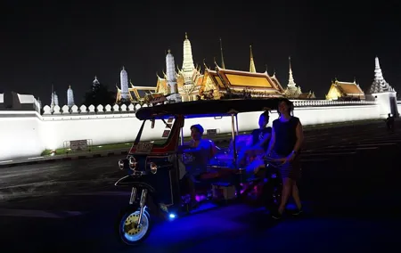 Bangkok Night Lights: Temple & City Tour by Tuk Tuk (SHA Plus)