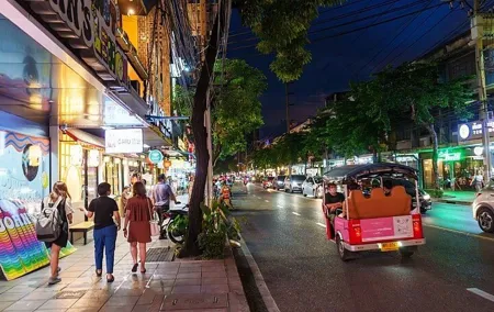 Banthat Thong Road Evening Foodie and Walking Tour