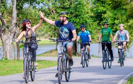 Koh Kret Island Cycling Tour: Discover Mon Culture from Bangkok