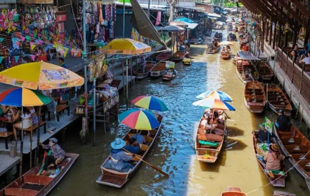 Half-Day Railway Market and Floating Market Tour in Thailand