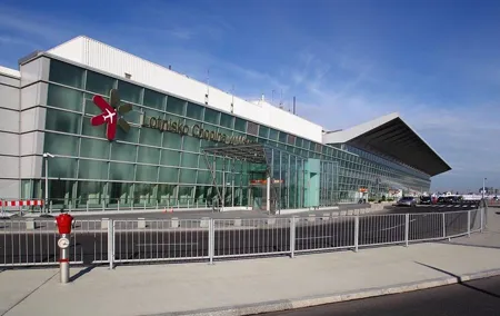 Private transfer from Warsaw city center to Chopin Airport WAW