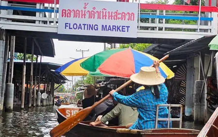 Damnoen Saduak Famous Floating Market and Mea Klong Railway Tour