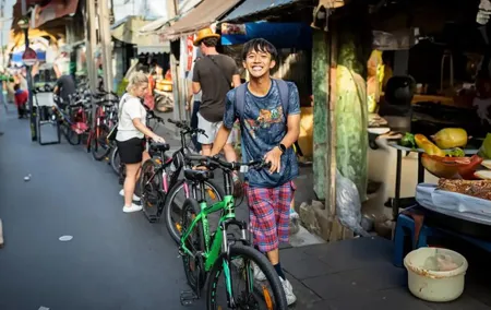 Bangkok Bike Street Food Tour with Local Home-Cooked Meal