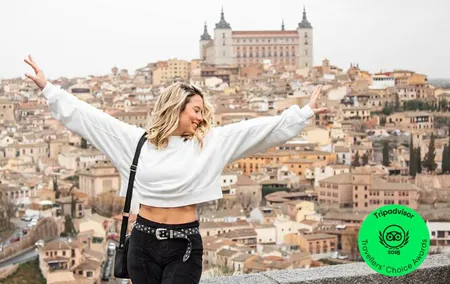 From Madrid: Toledo and Segovia Tour with Tickets and Lunch