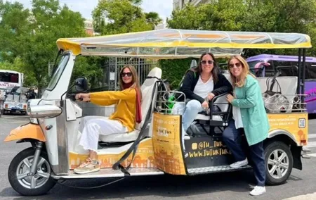 Panoramic tour with private guide in yellow tuk tuk