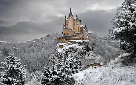 Travel through Segovia and Avila in a Small Group from Madrid
