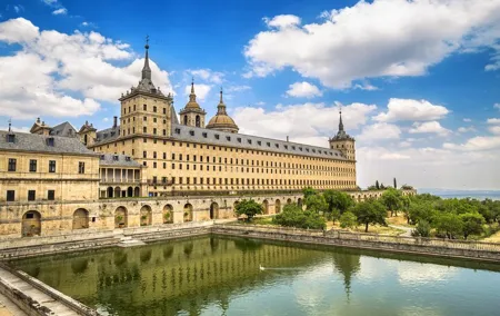 Private tour Escorial monastery & Segovia with hotel pick up