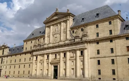 Escorial and Valley of the Fallen Private Tour by Minivan