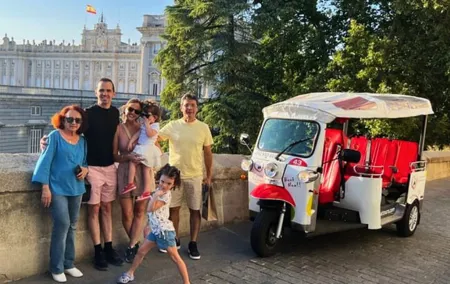 Private 1H Eco Tuk Tour in Madrid – Exclusive & Fun Experience