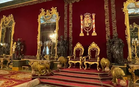 Premium Tour Royal Palace of Madrid : expert local guide + queue free