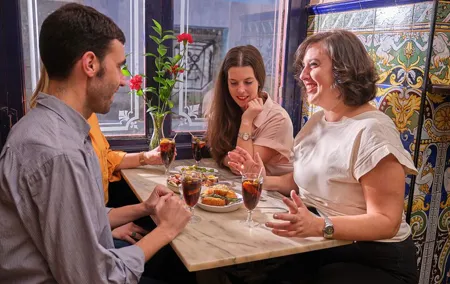 De Tapas in Malasaña: Evening Wine and Tapas Tour