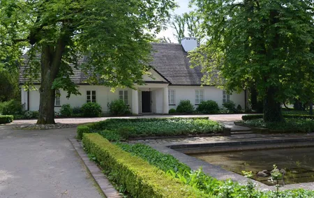 Fryderyk Chopin's Birthplace Half Day Private Tour from Warsaw