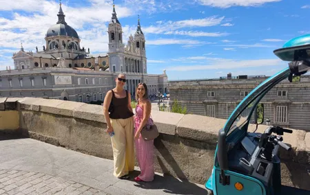 Private Tour with Tuk Tuk Zero Historic Heart and Great Way 1h