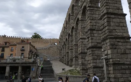 Full Day Segovia and Avila Bus Tour with Guided Walking Tour