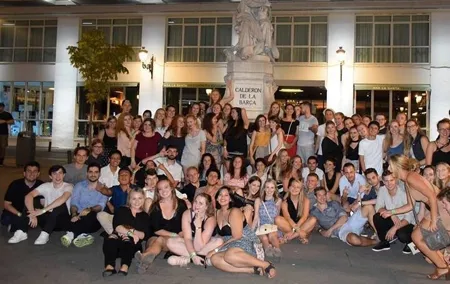 All Universities Welcome Madrid Early Arrivals Party + Pubcrawl