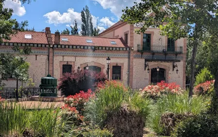 Private Tour & Lunch Of Underground Winery & Countryside Estate