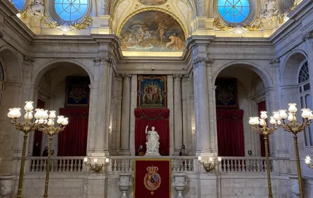 Madrid: Royal Palace Semi-private tour