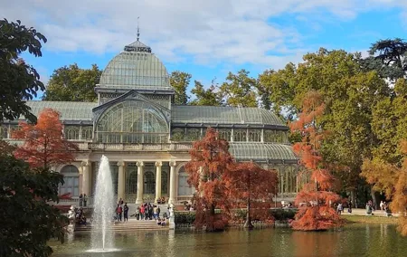 A Self-Guided Tour of El Retiro Park’s Rise, Ruin and Redemption