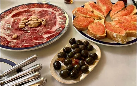 Experience Private Tapas and Wine Tour in Madrid