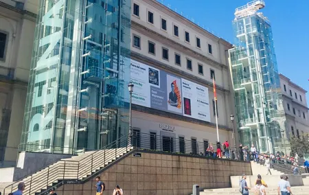 Guided tour of the Reina Sofia Museum in Madrid, entrance fees and pick up at the hotel.