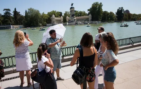 Madrid Royal Palace & Retiro Park Tour with Optional Tapas