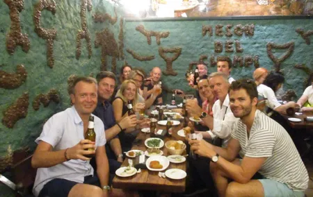 Tapas and history tour ending with churros with chocolate