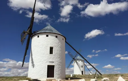 Toledo, Windmills, Winery Small Group Tour with Lunch from Madrid