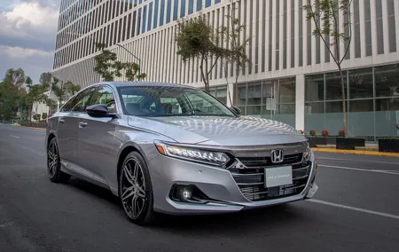 Round Trip Transfer from Madrid Airport MAD to Madrid by Sedan