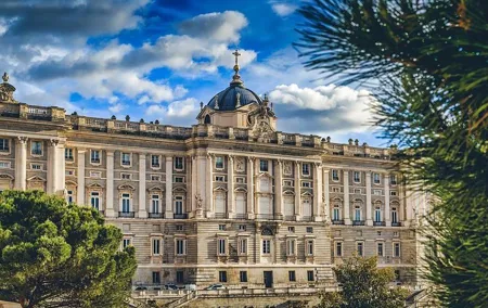 Private Madrid Walking Tour with Royal Palace tickets