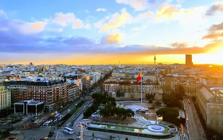Private 8-hour City Tour of Madrid with driver,guide with pick up