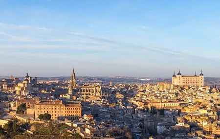 From Madrid: Official Private Tour to Toledo & Segovia